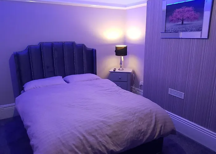 Highfields Living - All Rooms Ensuite- Free Wifi- Free Local Parking