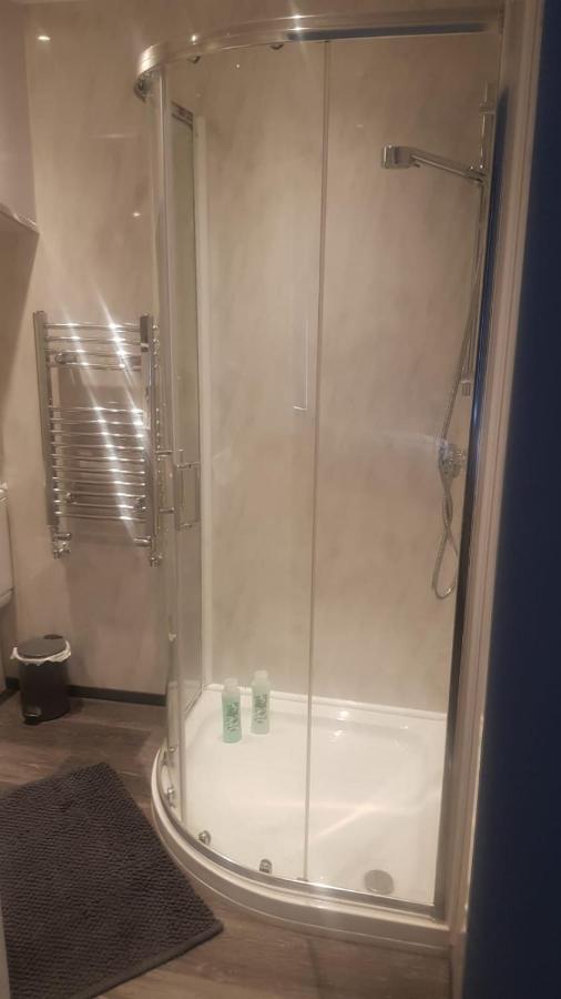 Guest house Highfields Living - Ensuite- Free Wifi- Free Local Parking *